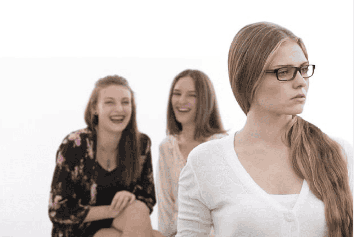 Lire la suite à propos de l’article Harcèlement moral au travail : comprendre, reconnaître et agir face au silence et aux préjugés